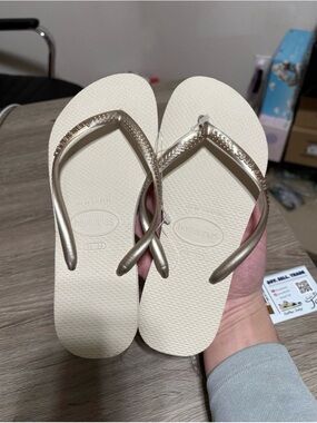 Size 6 women’s - Beige Havaianas Flip Flops Sandals